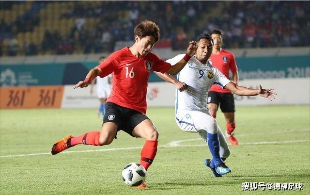 韩国队凭借精湛技术在足球场上取得胜利的简单介绍