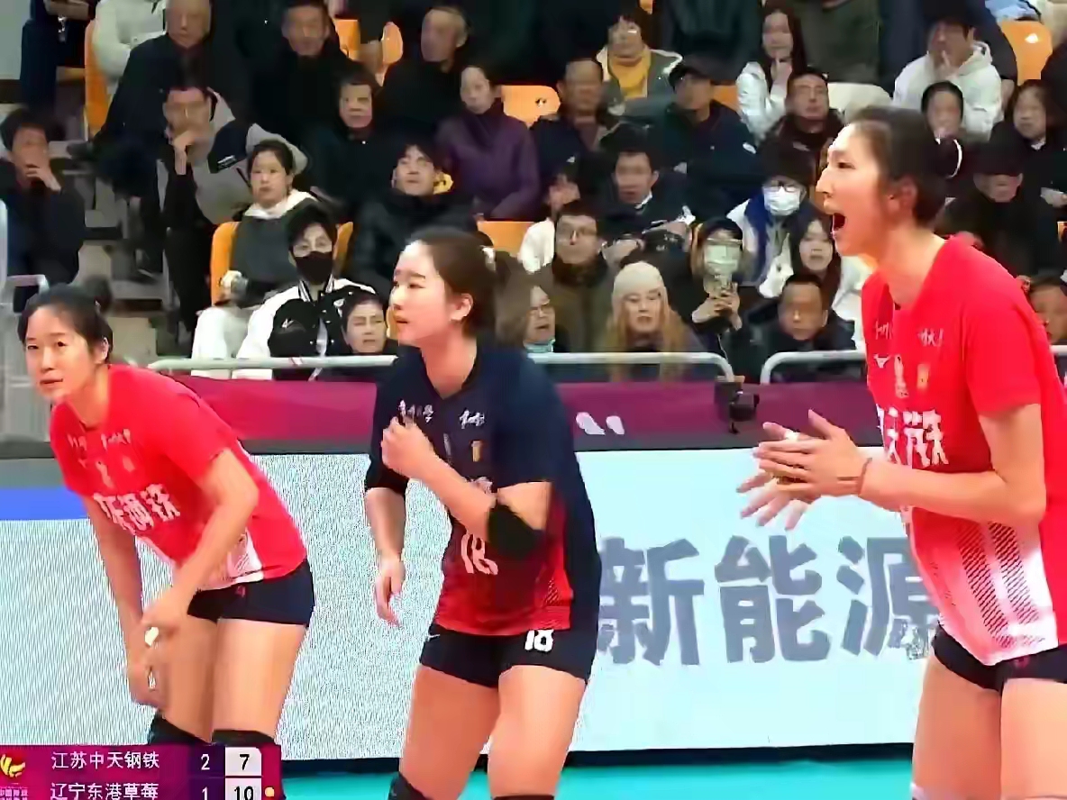 失误送1局咋赢球？女排1环节碾压日本攻防大腿是她(女排输给日本视频)