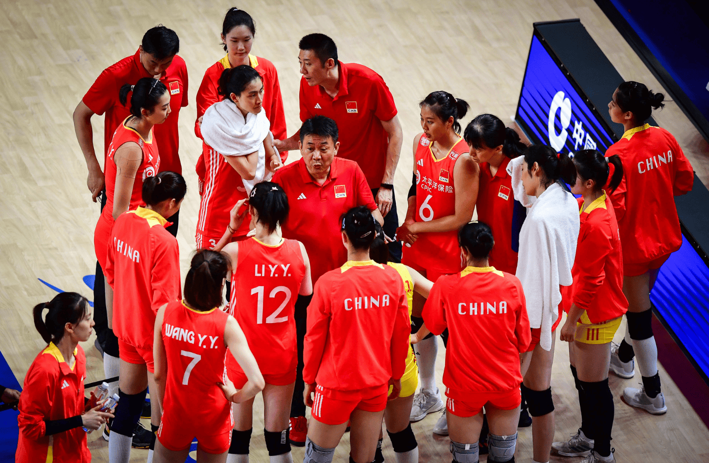 女排2周后开启复仇模式!美国站或4连胜总决赛名额占先(中国女排30美国7连胜收官)