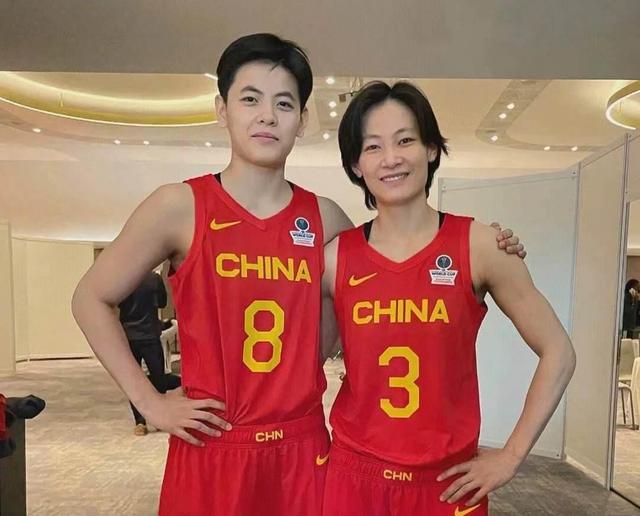 九游体育-姐妹连线！杨力维杨舒予合砍25分老将发力助队大胜(杨力维 杨舒予)