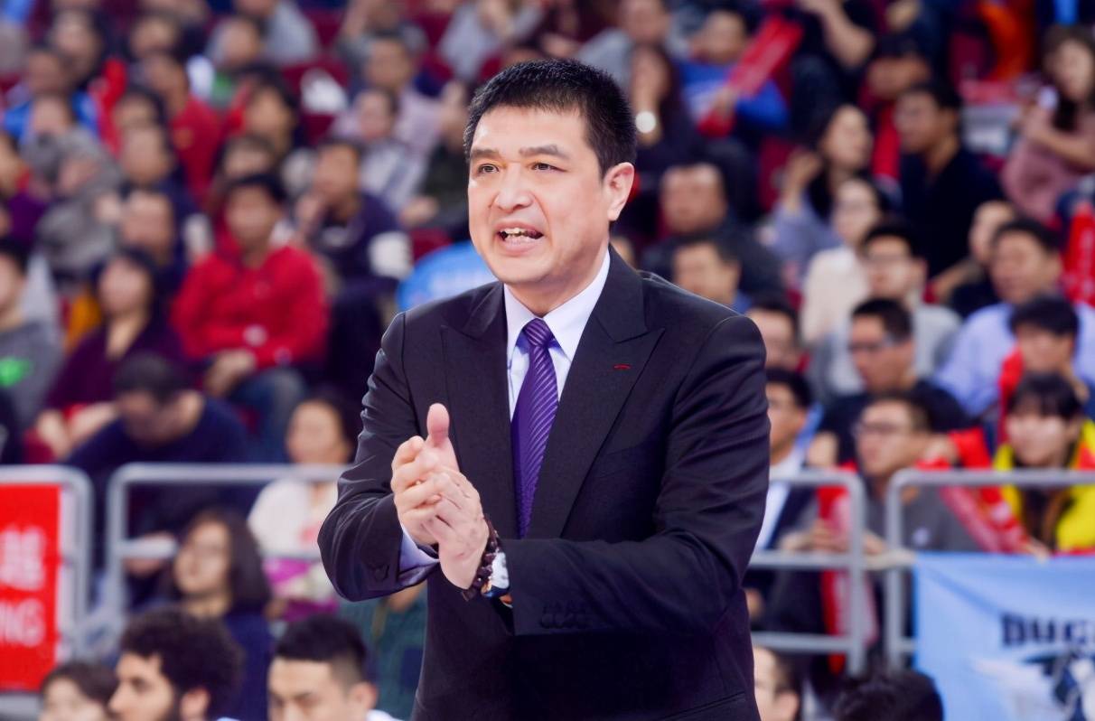 九游体育-北控闵鹿蕾因个人原因辞职聘请张庆鹏担任主教练(北京队教练闵鹿蕾)
