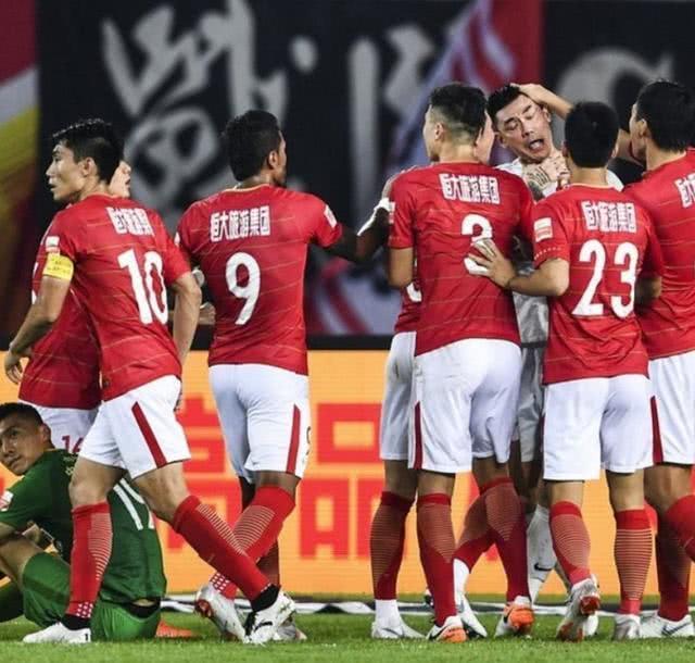 广州恒大客场逼平上海泰达，客场一分的简单介绍